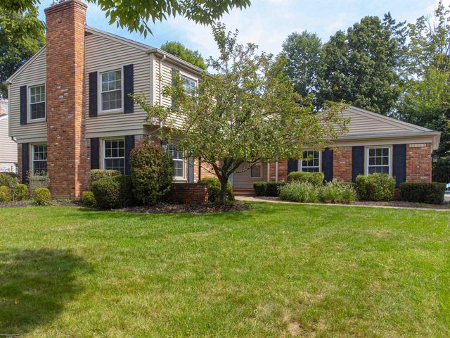31310 Foxboro Way, Beverly Hills, MI 48025