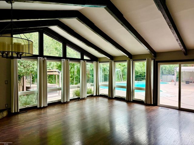 31310 Foxboro Way, Beverly Hills, MI 48025