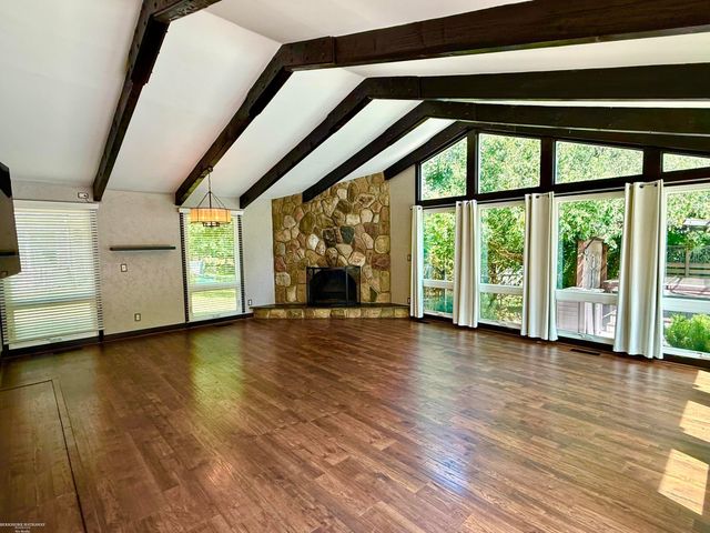 31310 Foxboro Way, Beverly Hills, MI 48025
