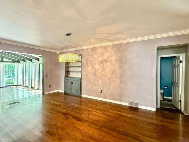 31310 Foxboro Way, Beverly Hills, MI 48025