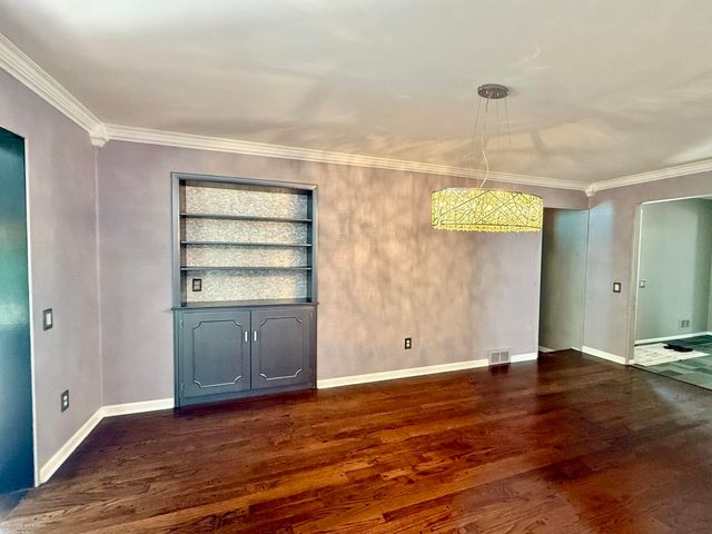31310 Foxboro Way, Beverly Hills, MI 48025