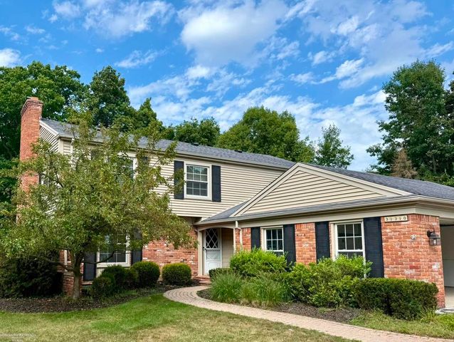 31310 Foxboro Way, Beverly Hills, MI 48025