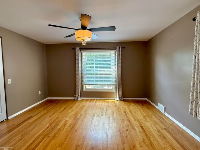 31310 Foxboro Way, Beverly Hills, MI 48025