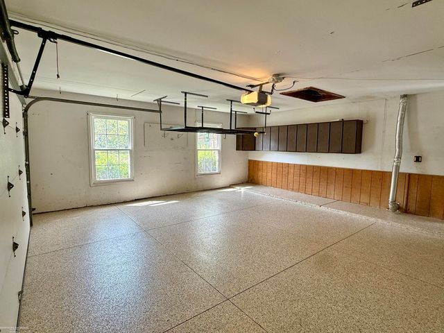 31310 Foxboro Way, Beverly Hills, MI 48025