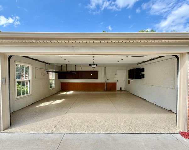 31310 Foxboro Way, Beverly Hills, MI 48025