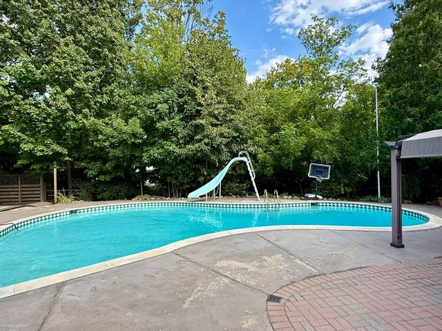 31310 Foxboro Way, Beverly Hills, MI 48025