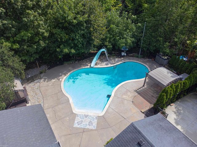 31310 Foxboro Way, Beverly Hills, MI 48025