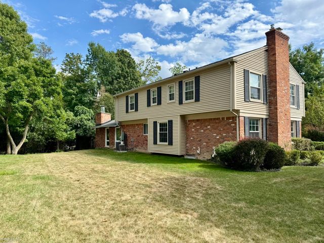 31310 Foxboro Way, Beverly Hills, MI 48025