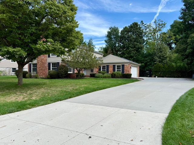 31310 Foxboro Way, Beverly Hills, MI 48025
