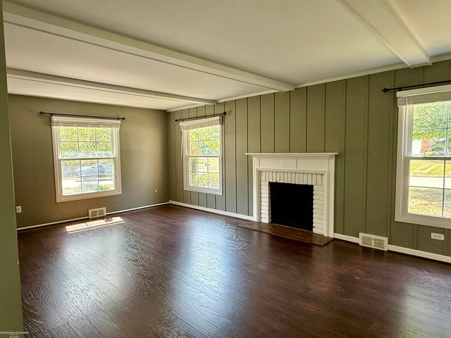 31310 Foxboro Way, Beverly Hills, MI 48025