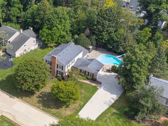 31310 Foxboro Way, Beverly Hills, MI 48025