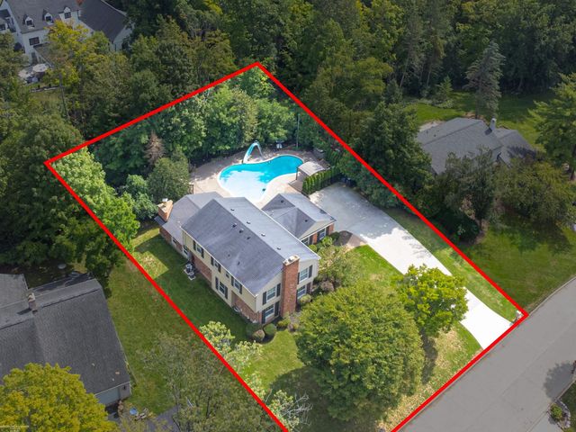 31310 Foxboro Way, Beverly Hills, MI 48025