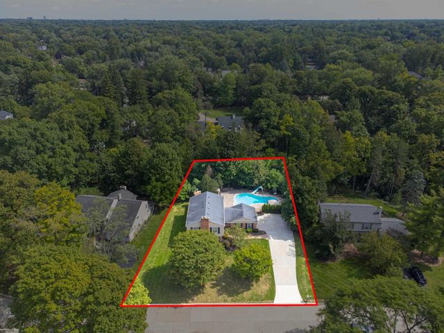 31310 Foxboro Way, Beverly Hills, MI 48025