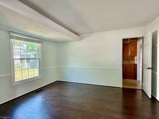 31310 Foxboro Way, Beverly Hills, MI 48025