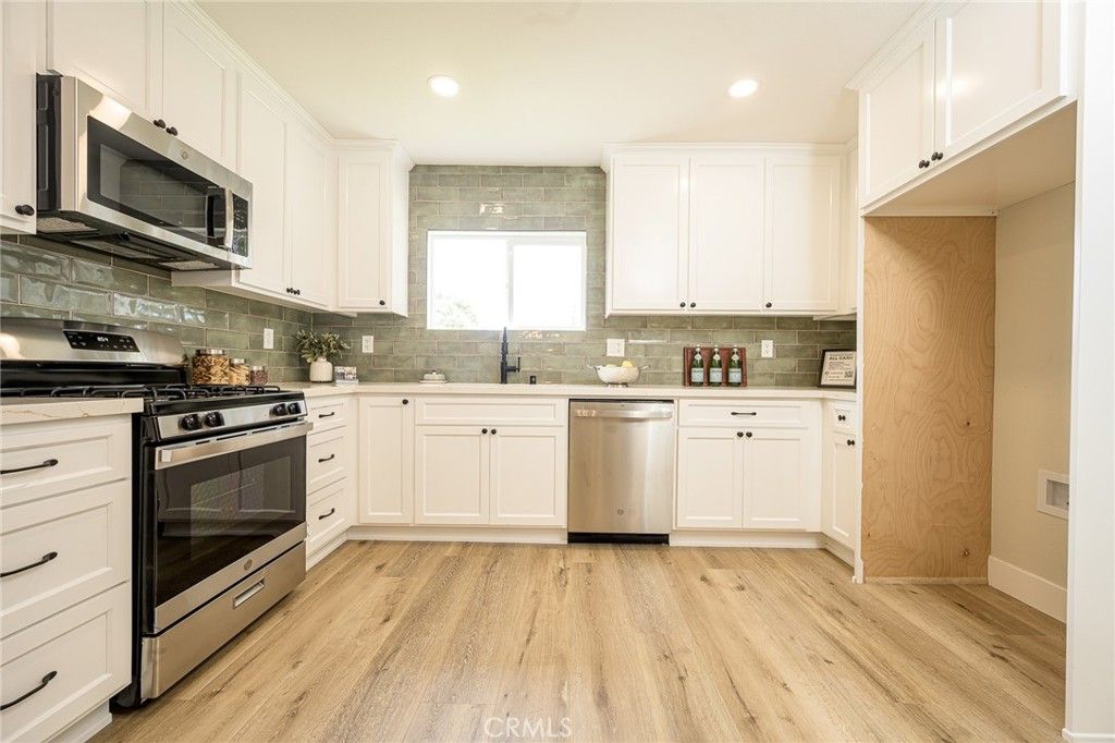 Image 11 of property listing at 12126 Ainsworth St, Los Angeles, CA 90044