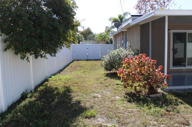 8593 LANTANA DRIVE, Seminole, FL 33777