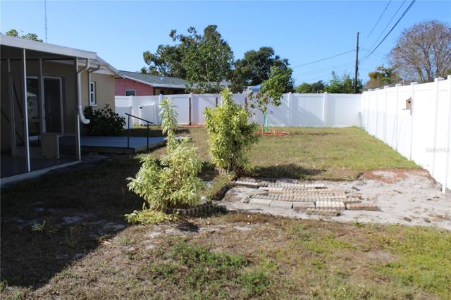 8593 LANTANA DRIVE, Seminole, FL 33777