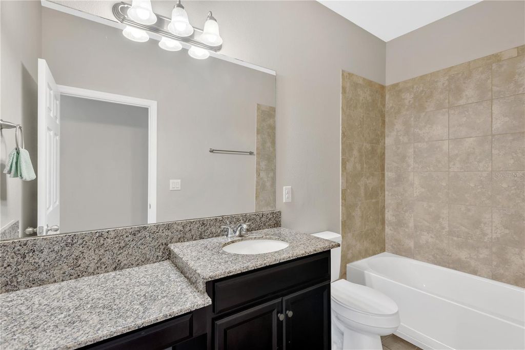 Image 14 of property listing at 11908 GREENCHOP PLACE, Riverview, FL 33579