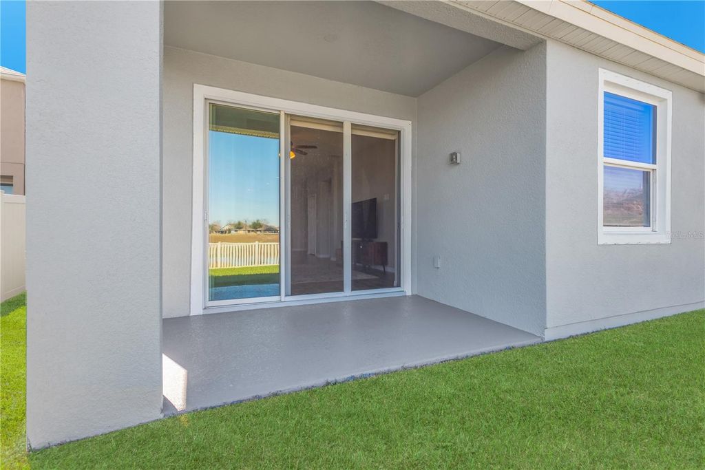 Image 15 of property listing at 11908 GREENCHOP PLACE, Riverview, FL 33579