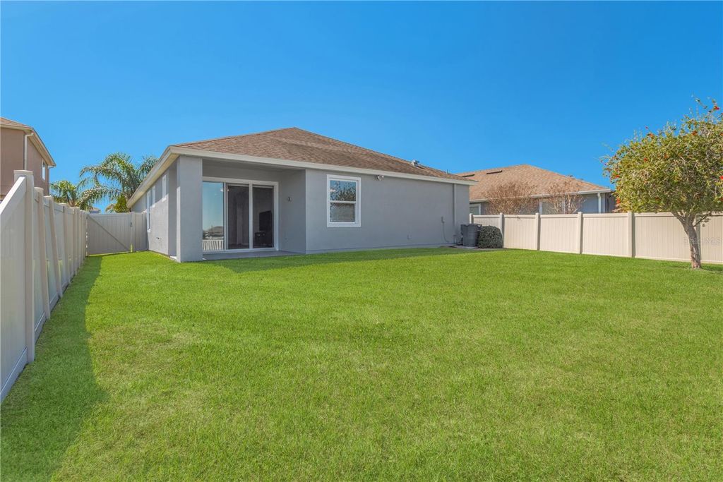 Image 16 of property listing at 11908 GREENCHOP PLACE, Riverview, FL 33579