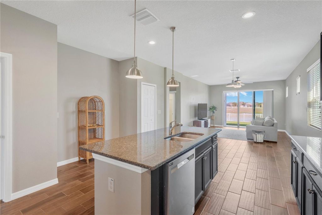 Image 5 of property listing at 11908 GREENCHOP PLACE, Riverview, FL 33579