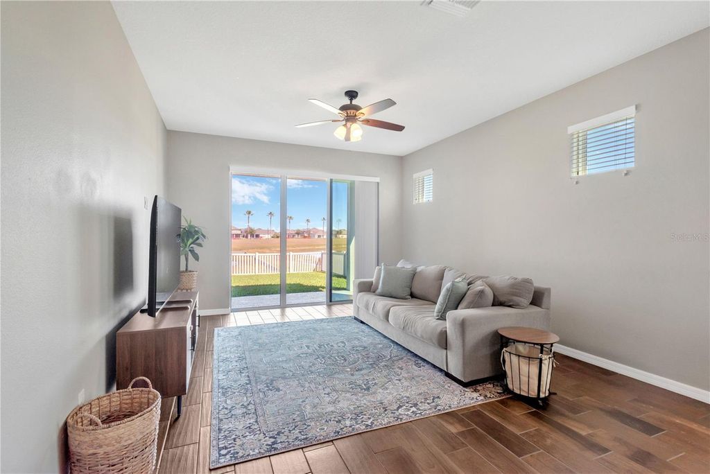 Image 6 of property listing at 11908 GREENCHOP PLACE, Riverview, FL 33579