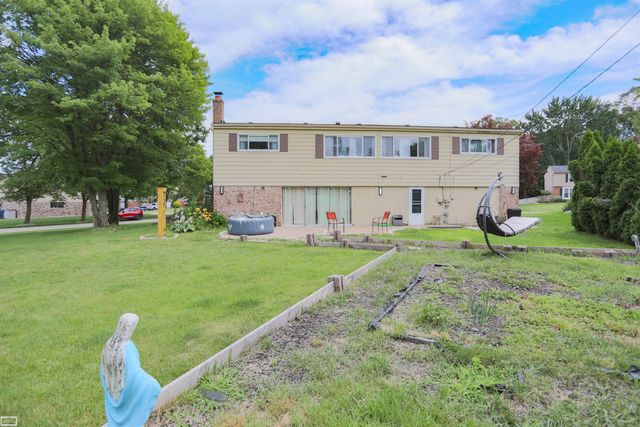 8693 Hedgeway Drive, Shelby Twp, MI 48317