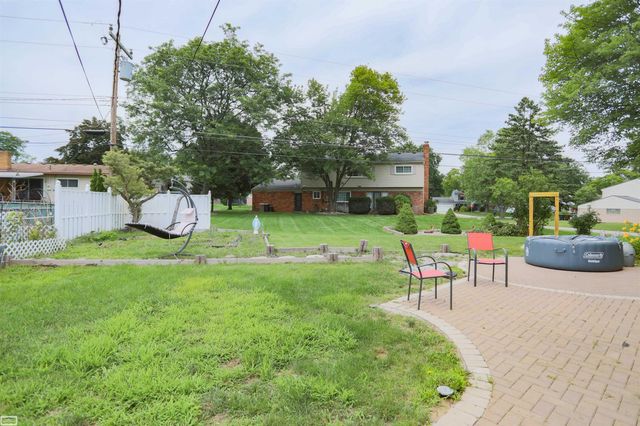 8693 Hedgeway Drive, Shelby Twp, MI 48317