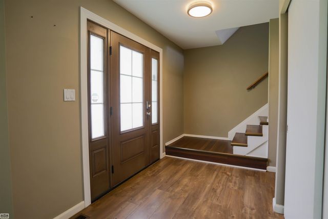 8693 Hedgeway Drive, Shelby Twp, MI 48317