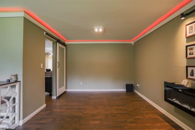 8693 Hedgeway Drive, Shelby Twp, MI 48317