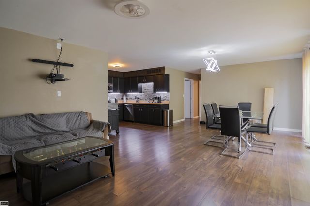 8693 Hedgeway Drive, Shelby Twp, MI 48317