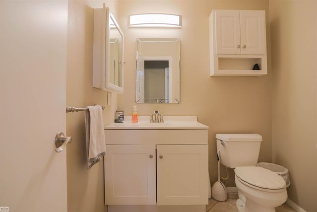 8693 Hedgeway Drive, Shelby Twp, MI 48317