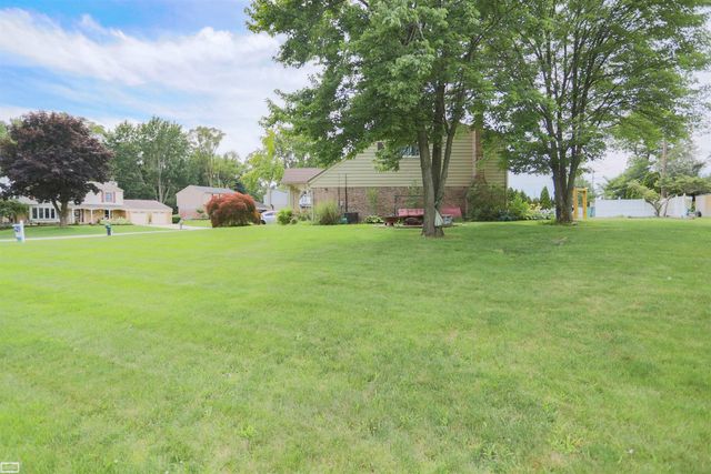 8693 Hedgeway Drive, Shelby Twp, MI 48317