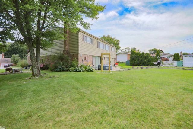 8693 Hedgeway Drive, Shelby Twp, MI 48317