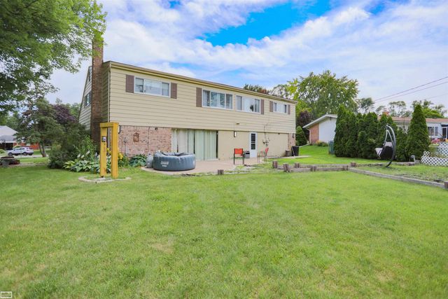 8693 Hedgeway Drive, Shelby Twp, MI 48317