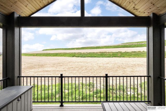 12414 N 161st Avenue, Bennington, NE 68007