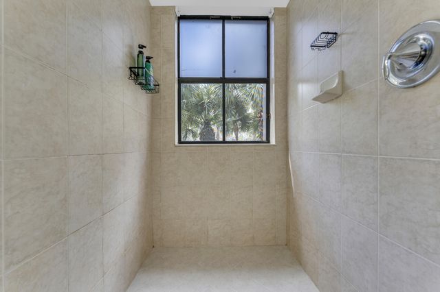 6077 Grand Cypress Circle W, Coconut Creek, FL 33073