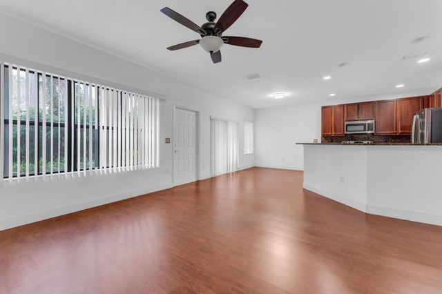 6077 Grand Cypress Circle W, Coconut Creek, FL 33073