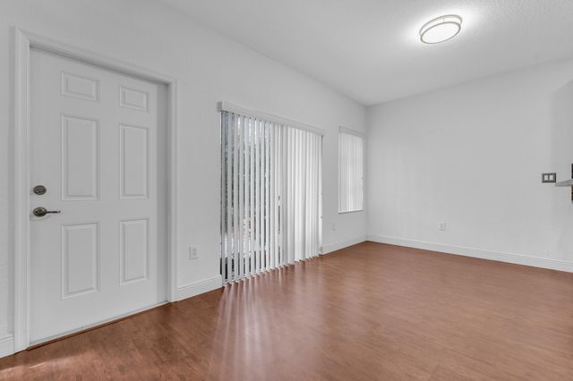 6077 Grand Cypress Circle W, Coconut Creek, FL 33073