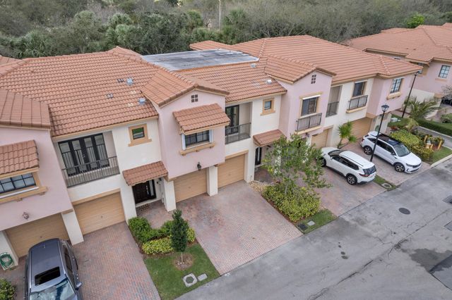 6077 Grand Cypress Circle W, Coconut Creek, FL 33073