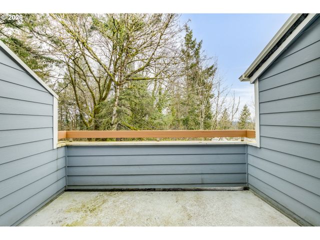 47 EAGLE CREST Dr 49, Lake Oswego, OR 97035