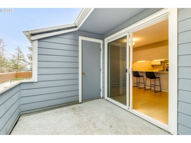 47 EAGLE CREST Dr 49, Lake Oswego, OR 97035