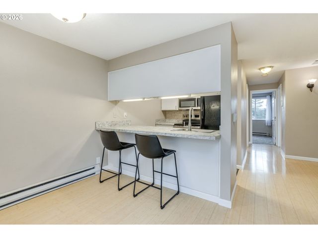 47 EAGLE CREST Dr 49, Lake Oswego, OR 97035