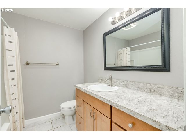 47 EAGLE CREST Dr 49, Lake Oswego, OR 97035