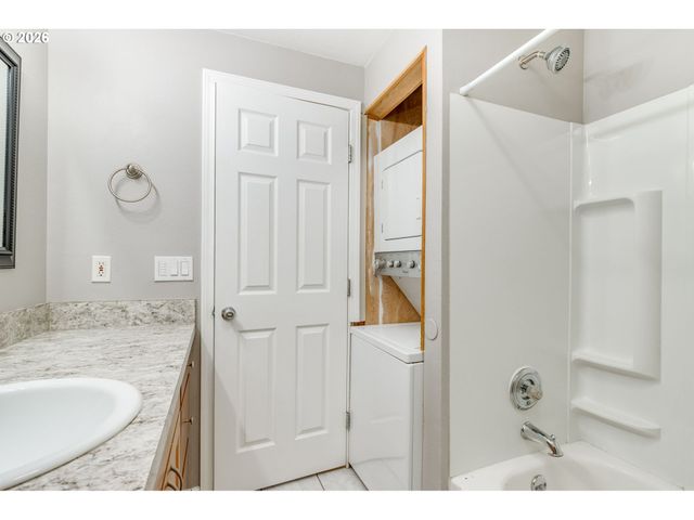 47 EAGLE CREST Dr 49, Lake Oswego, OR 97035