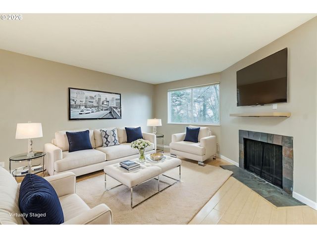 47 EAGLE CREST Dr 49, Lake Oswego, OR 97035