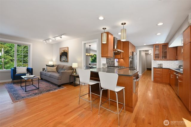 5212 W Mercer Place, Mercer Island, WA 98040