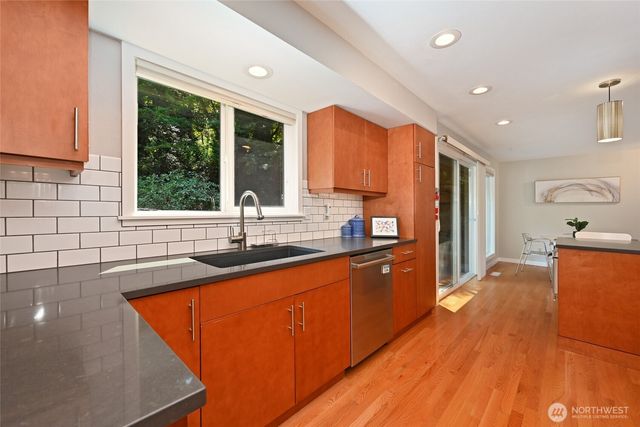 5212 W Mercer Place, Mercer Island, WA 98040