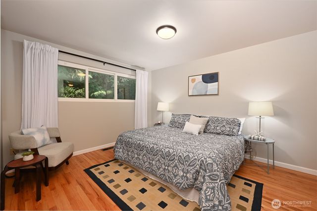 5212 W Mercer Place, Mercer Island, WA 98040