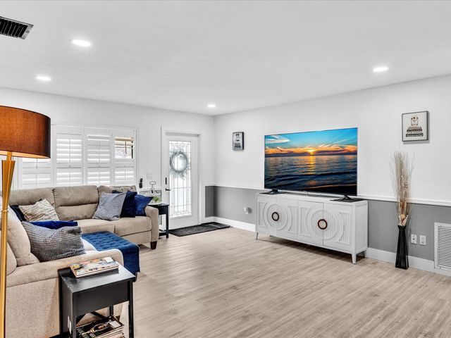 10725 Eureka Street, Boca Raton, FL 33428